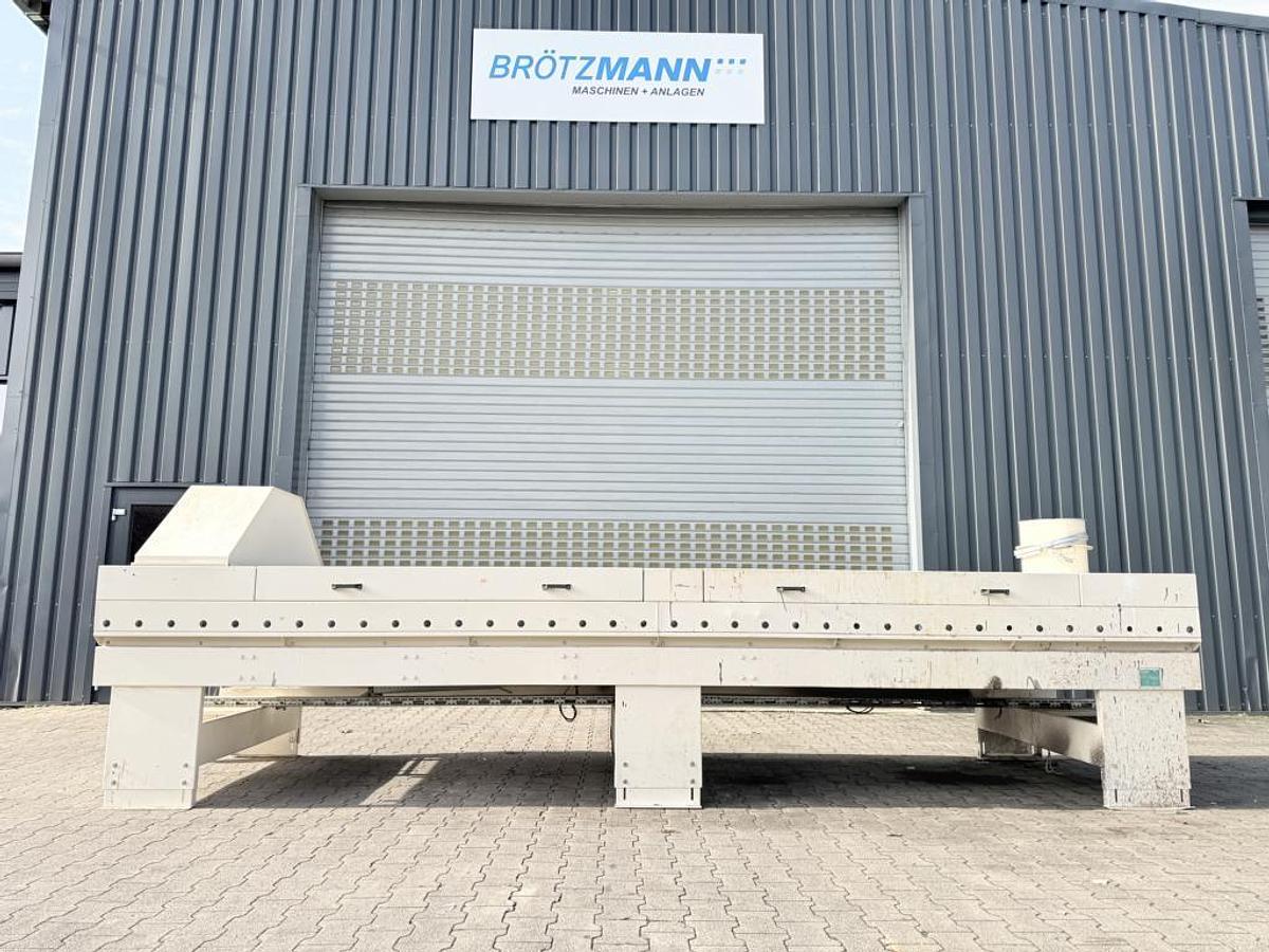 Gebraucht Rollenförderer mit Staubschutzhaube, 5500 mm