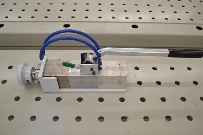 Medinis karkasinis stalas, KomTec, surinkimo stalas, tekintas