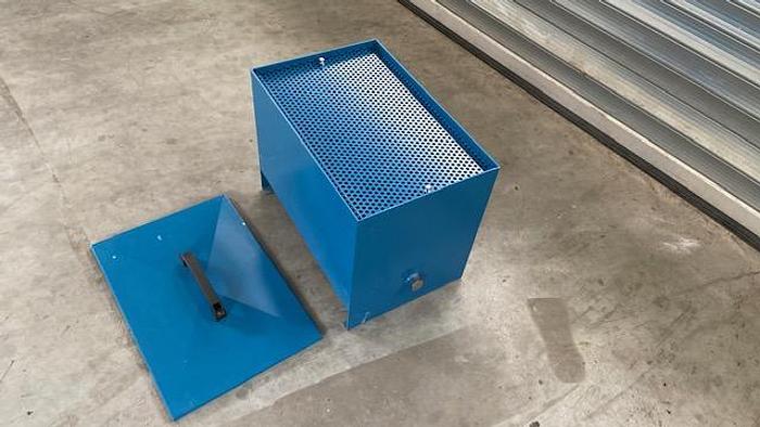 Used Cleaning and washing tub with lid