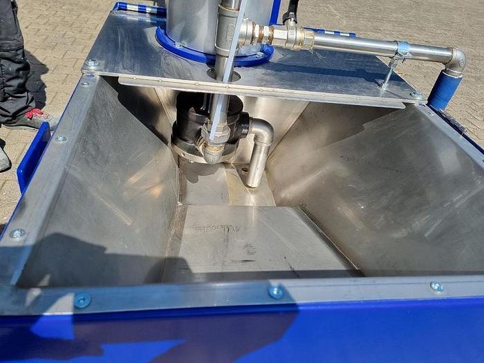 Used Tomanini paint pouring machine, Wotec