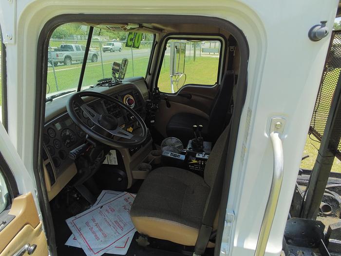 Used 2005 MACK CV713