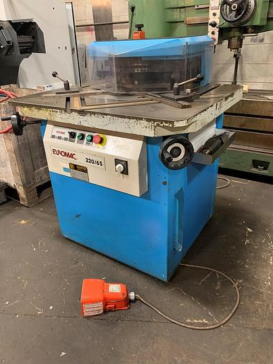 Used 8-1/2" X 8-1/2" X 3/16", EUROMAC, MODEL EURO 220/6AV, HYDRAULIC NOTCHER, W/ VARIABLE ANGLE