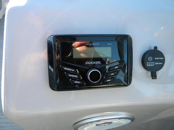 2023 Bennington 198slj