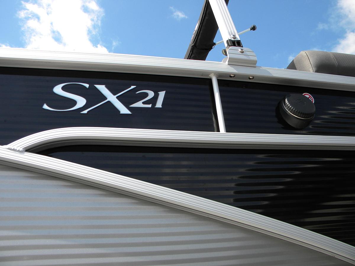 Used 2023 Bennington 21SXL