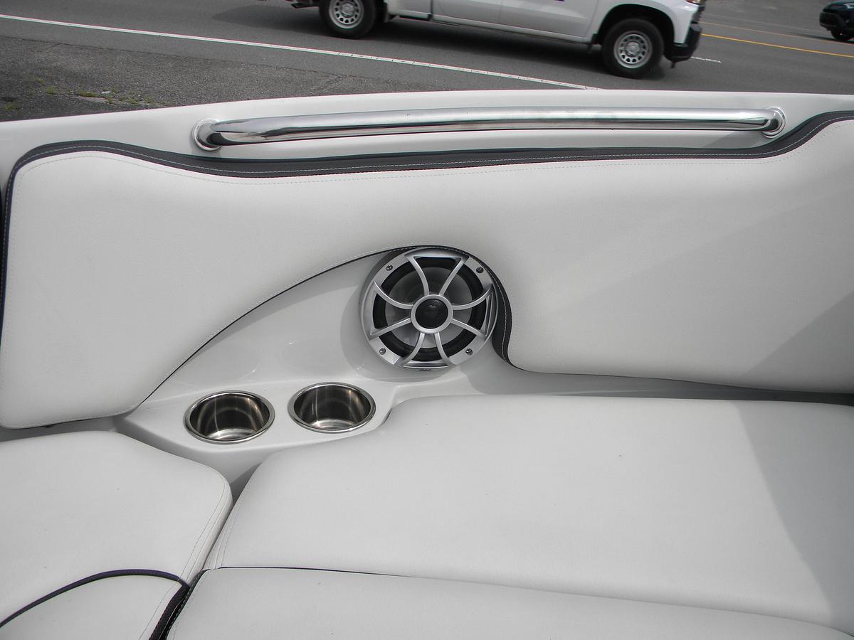 Used 2019 CROWNLINE 215 SS