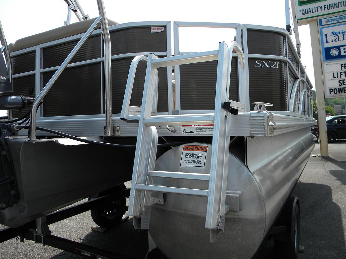 Used 2017 BENNINGTON 21SXL