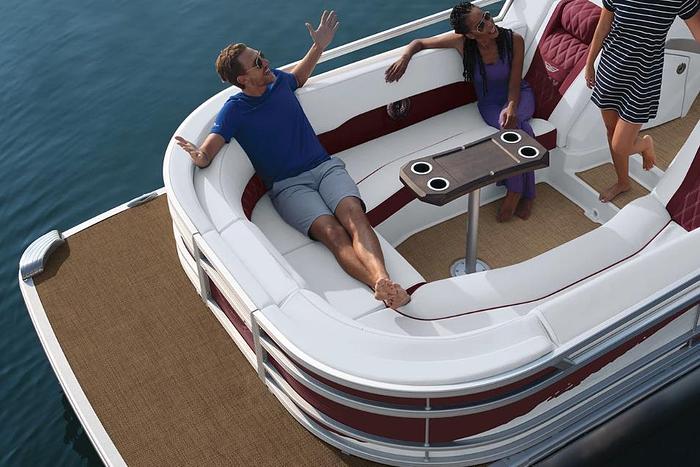 2025 Bennington R Bowrider Line