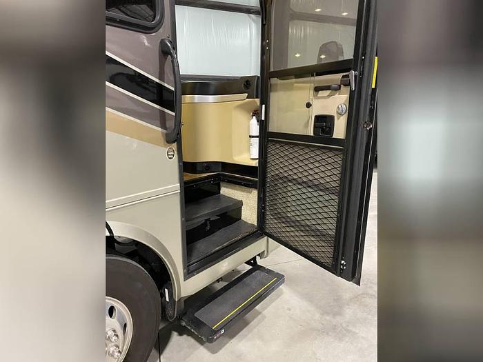 Used 2011 Tiffin 28 BR Allegro Breeze