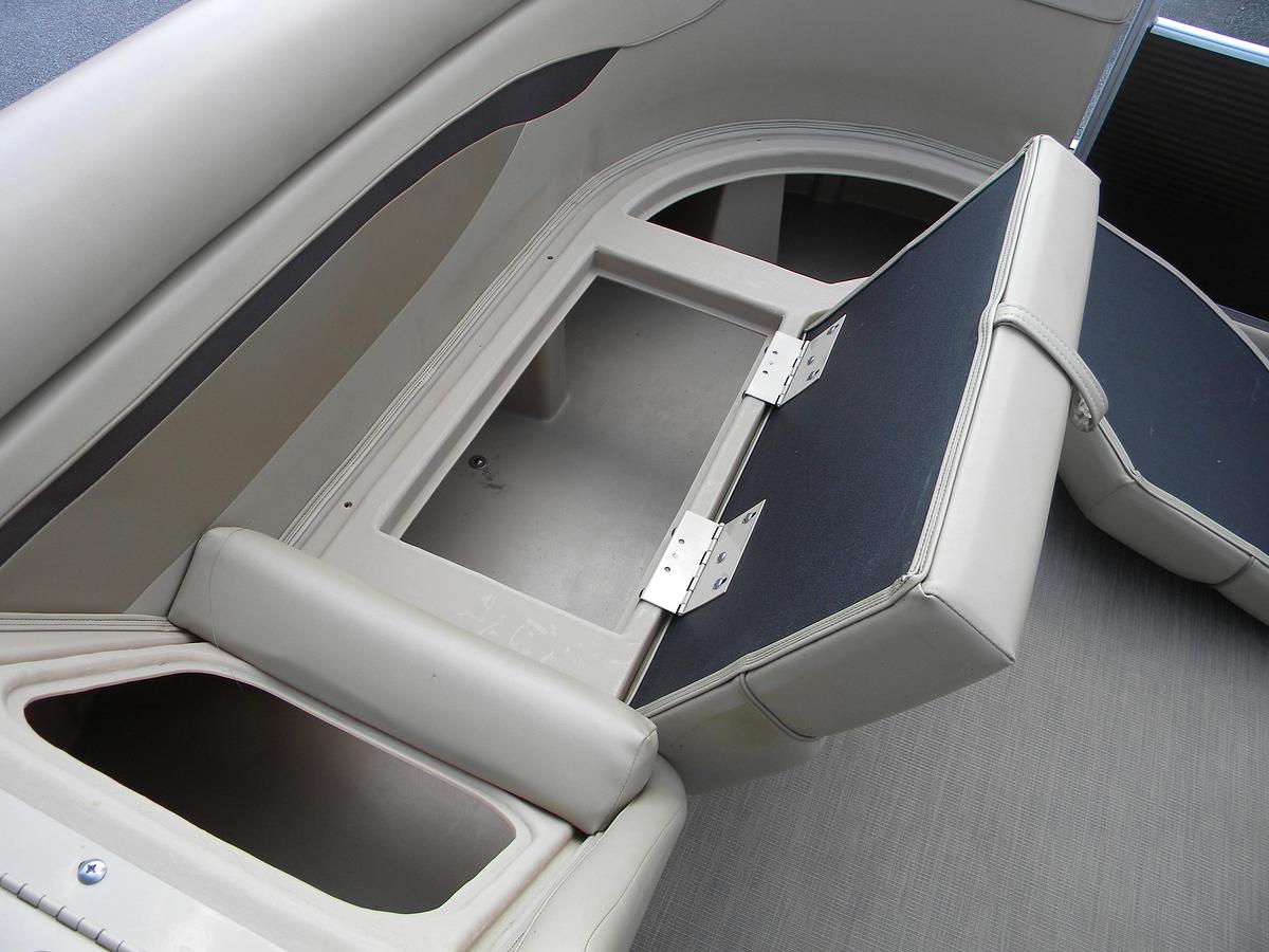 Used 2017 BENNINGTON 21SXL