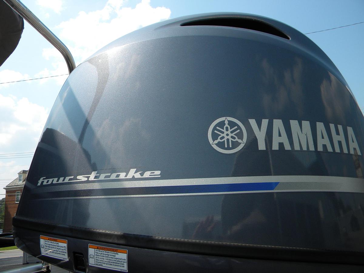 Used 2017 BENNINGTON 21SXL