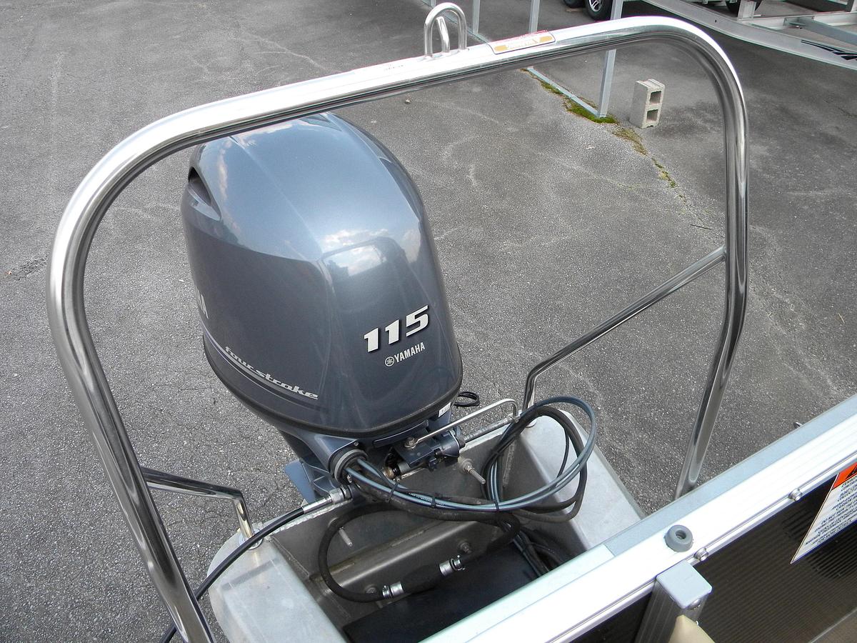 Used 2017 BENNINGTON 21SXL