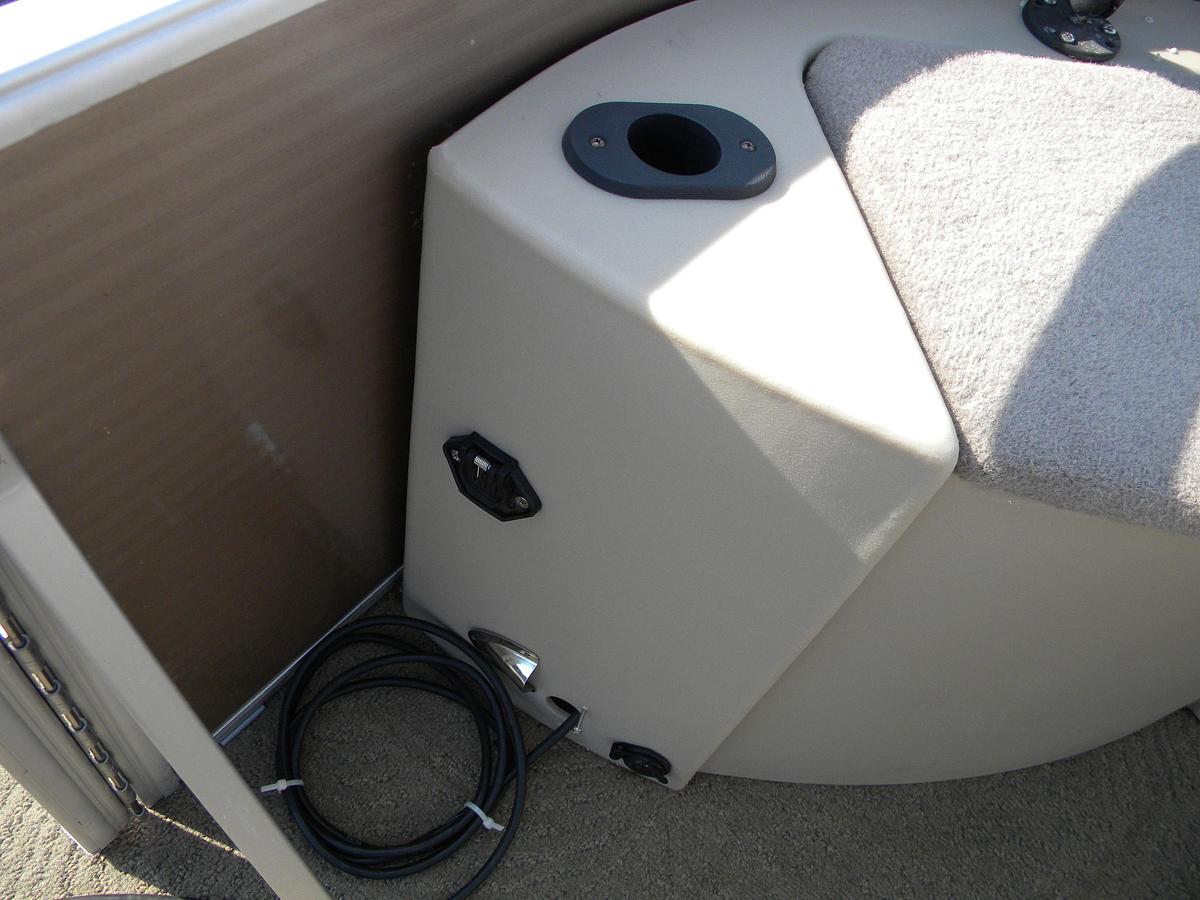 Used USED 2013 BENNINGTON 24SFX