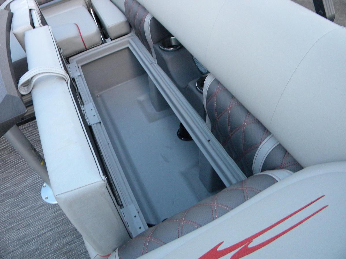Used 2022 Bennington 22LXSB