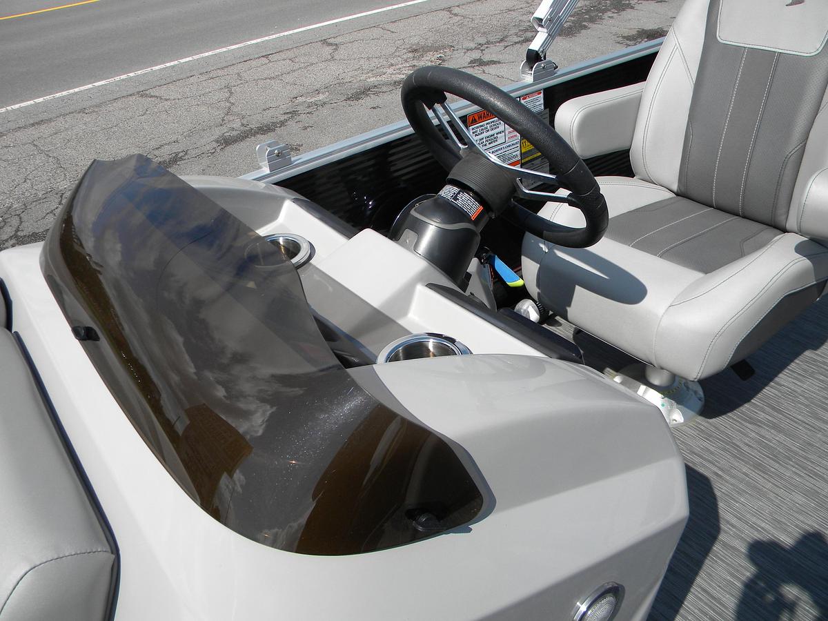 Used 2023 Bennington 21SXL