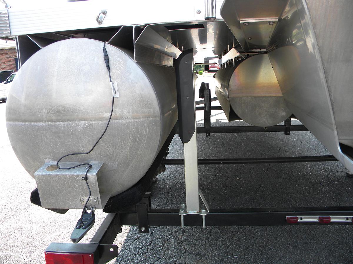 Used 2017 BENNINGTON 21SXL