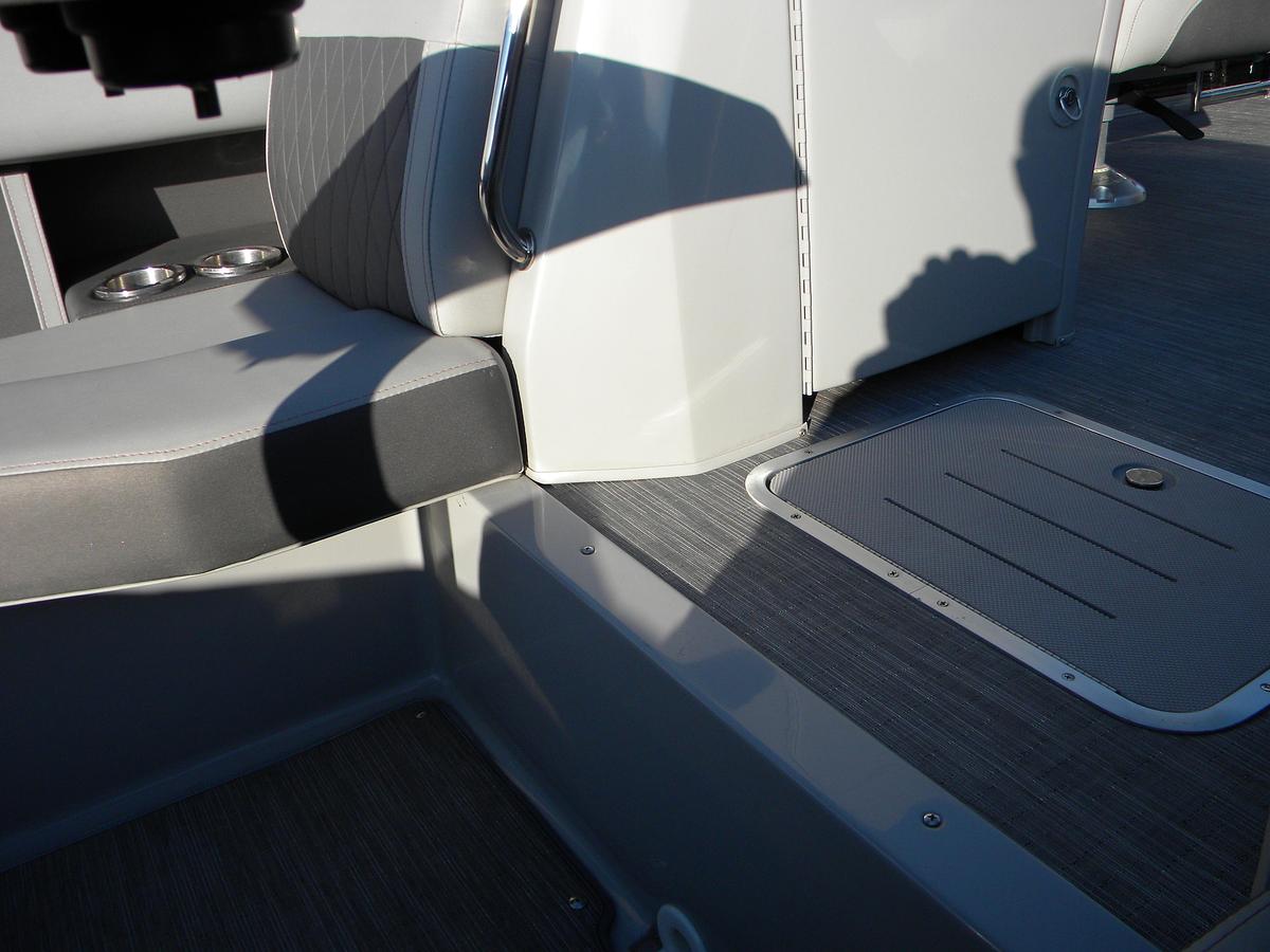 Used 2023 Bennington 23LTSB BOW RIDER