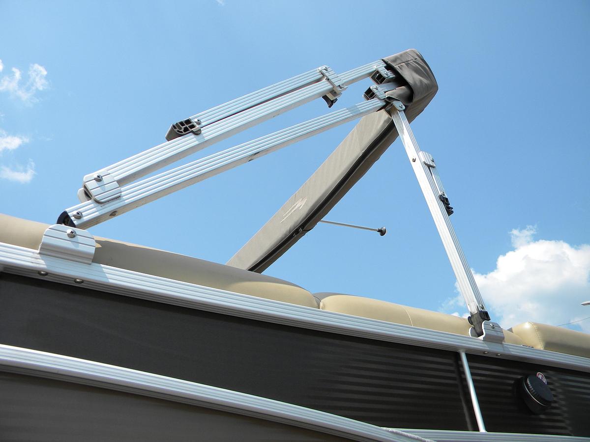 Used 2017 BENNINGTON 21SXL