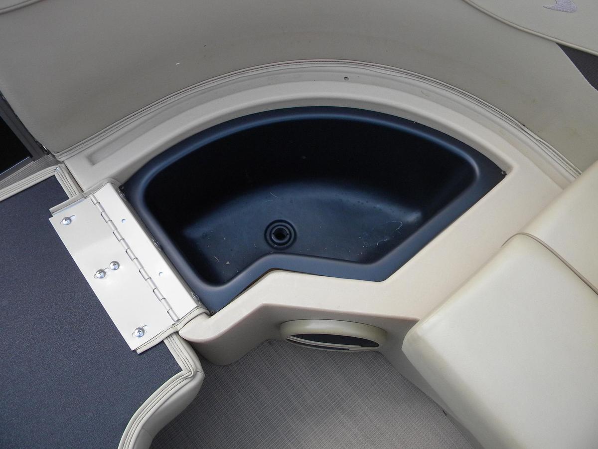 Used 2017 BENNINGTON 21SXL