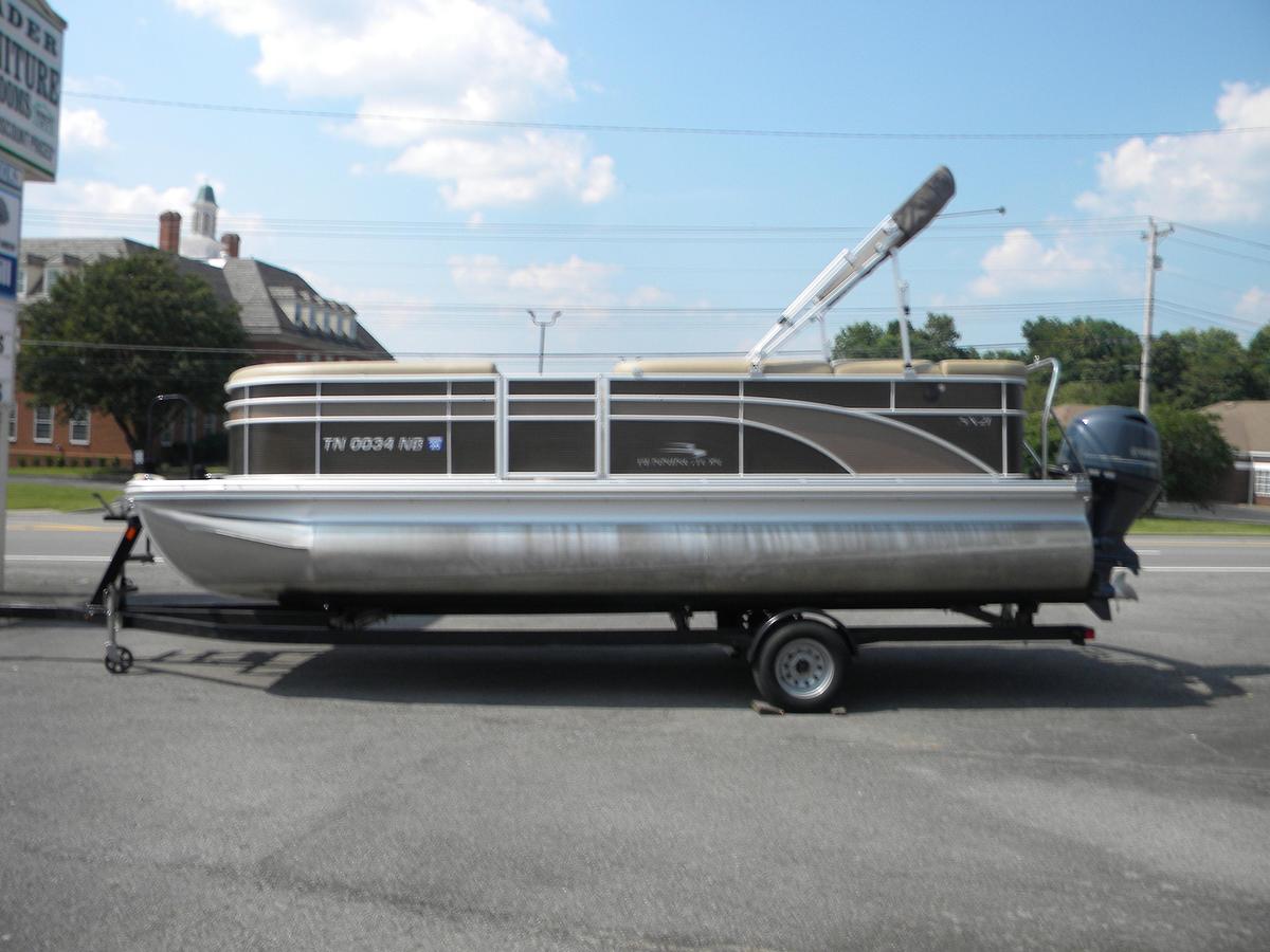Used 2017 BENNINGTON 21SXL