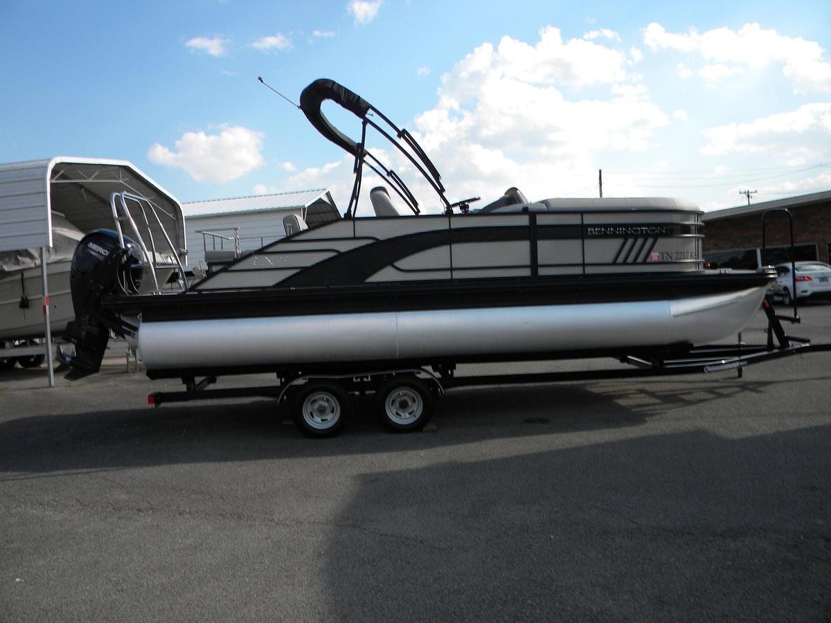 Used 2022 Bennington 22LXSB