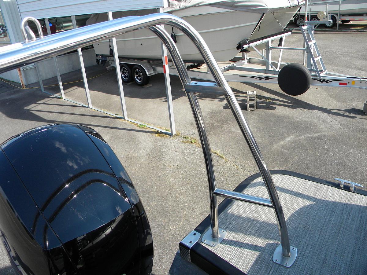 Used 2022 Bennington 22LXSB