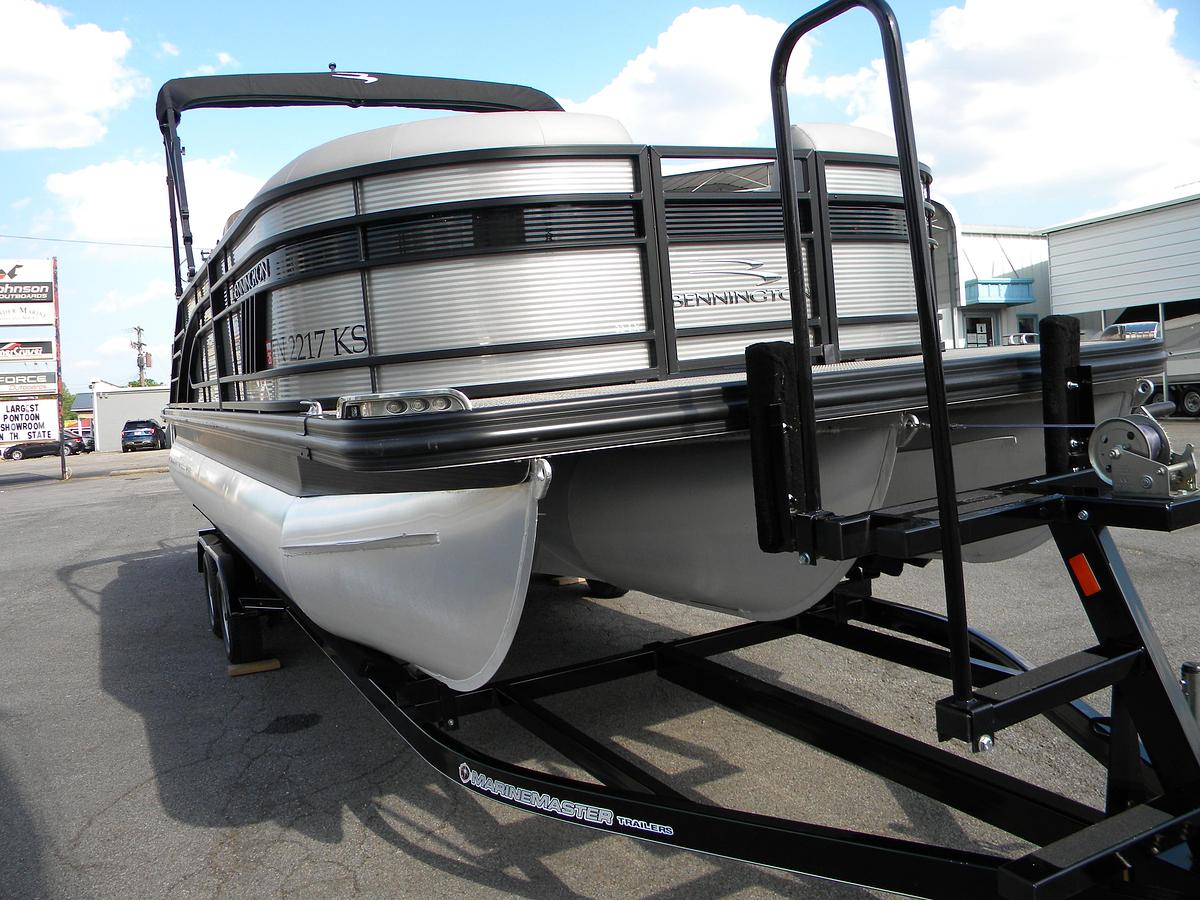 Used 2022 Bennington 22LXSB