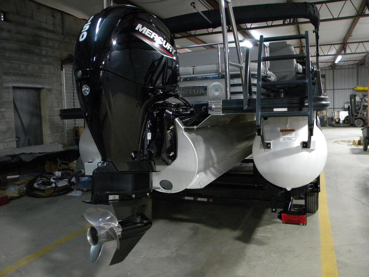 Used 2022 Bennington 22LXSB