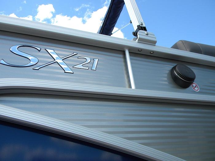 2023 Bennington 21SXL