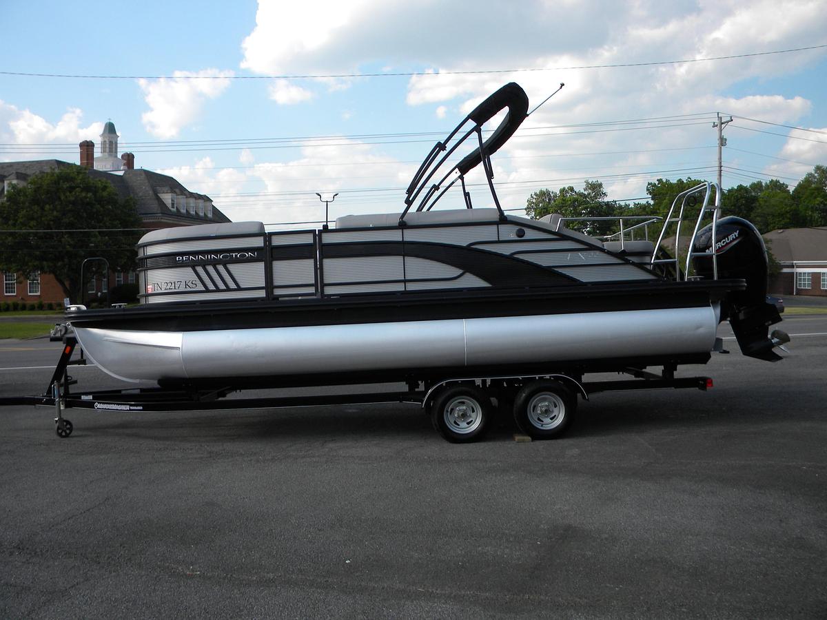 Used 2022 Bennington 22LXSB