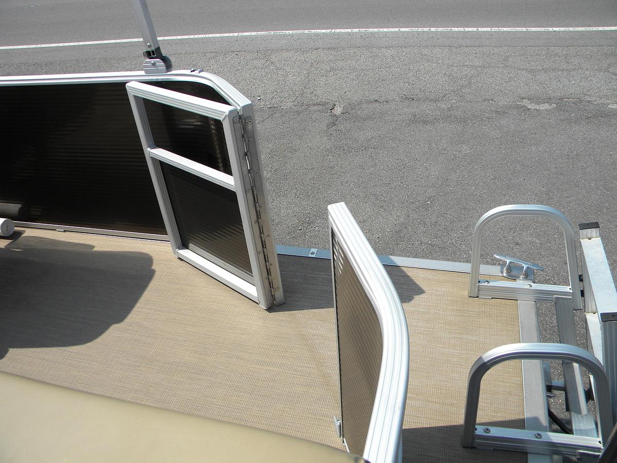 Used 2017 BENNINGTON 21SXL