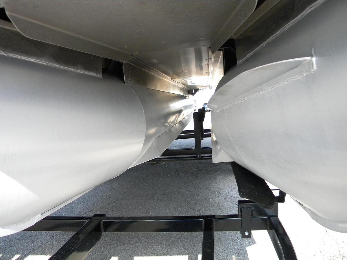 Used 2022 Bennington 22LXSB