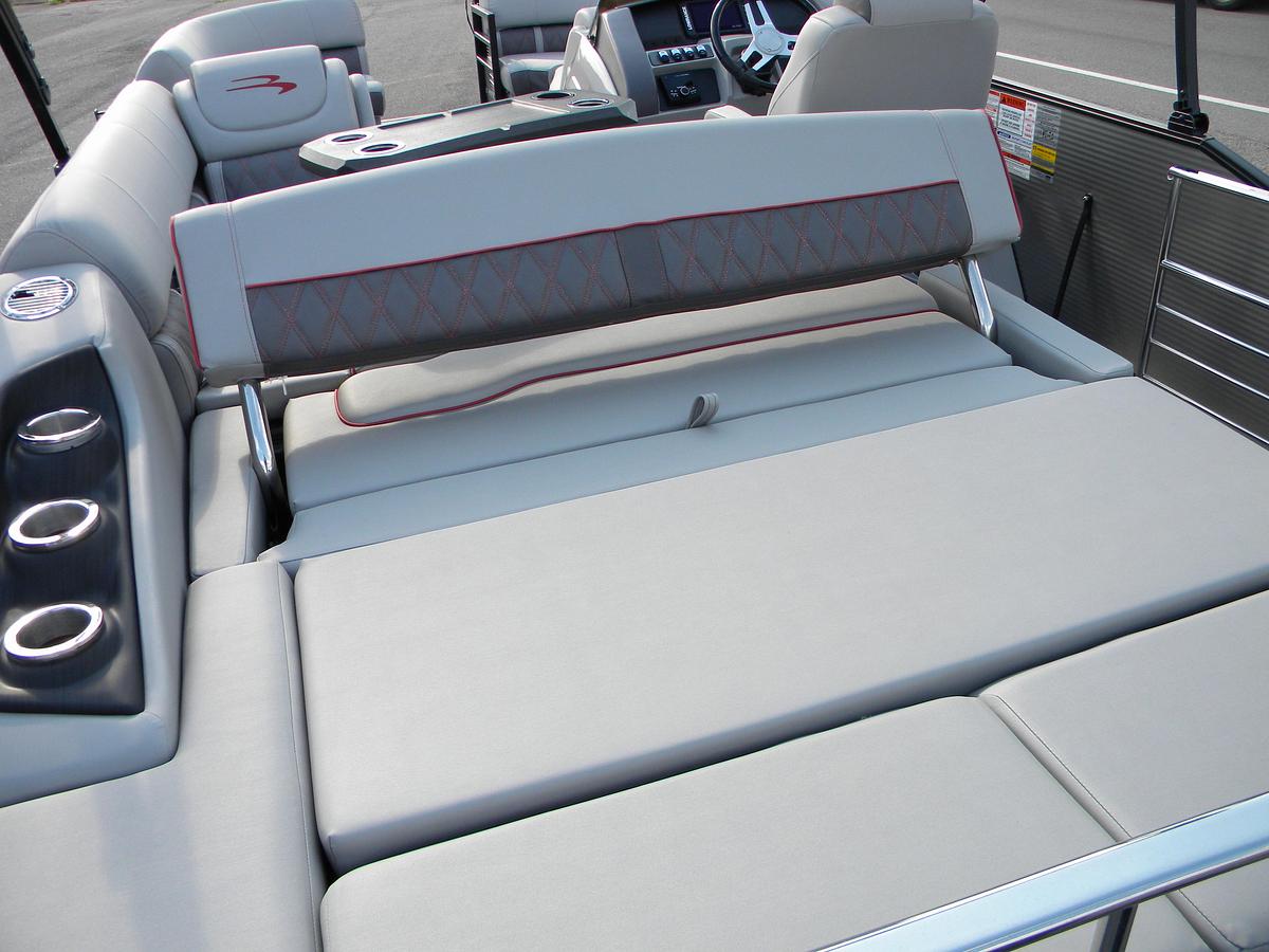 Used 2022 Bennington 22LXSB