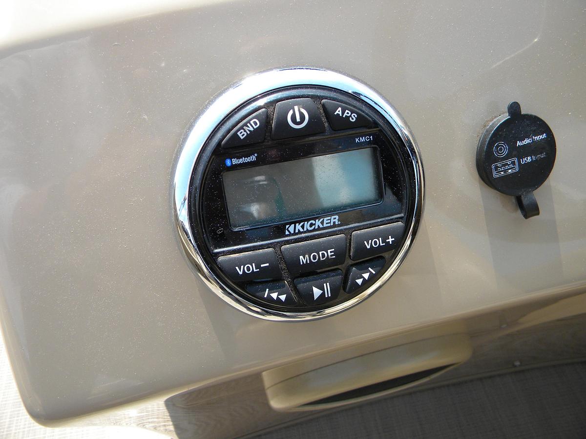 Used 2017 BENNINGTON 21SXL