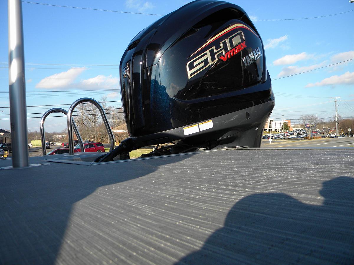 Used 2023 Bennington 23LTSB BOW RIDER