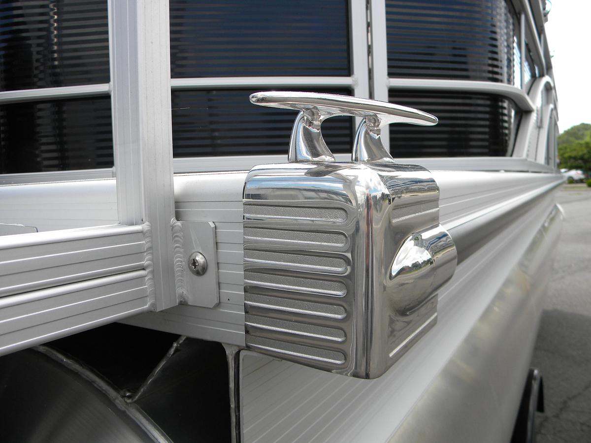 Used 2023 Bennington 21SXL