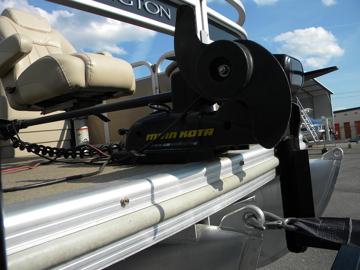 Used USED 2013 BENNINGTON 24SFX