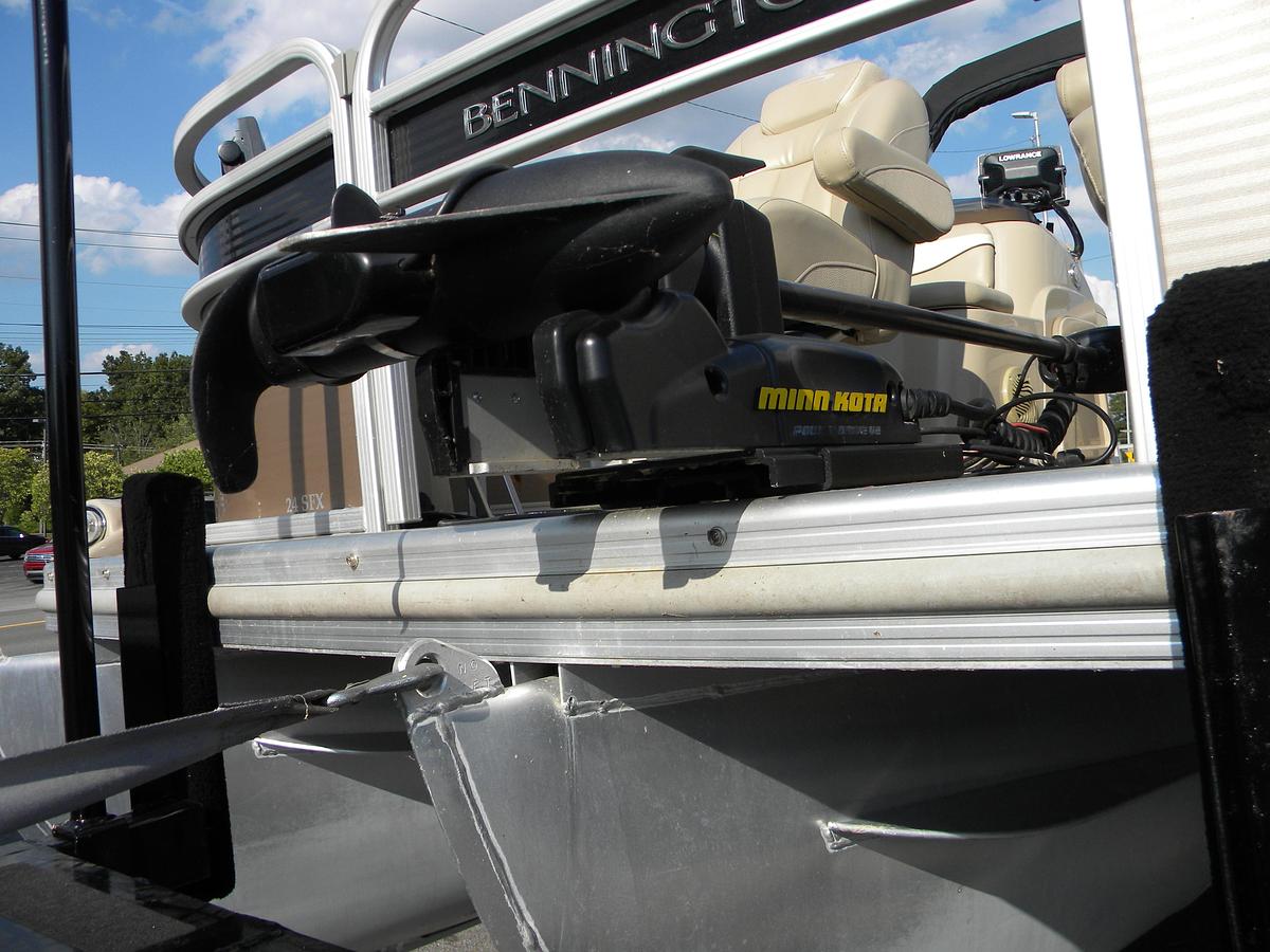 Used USED 2013 BENNINGTON 24SFX