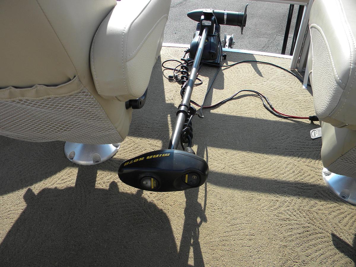 Used USED 2013 BENNINGTON 24SFX