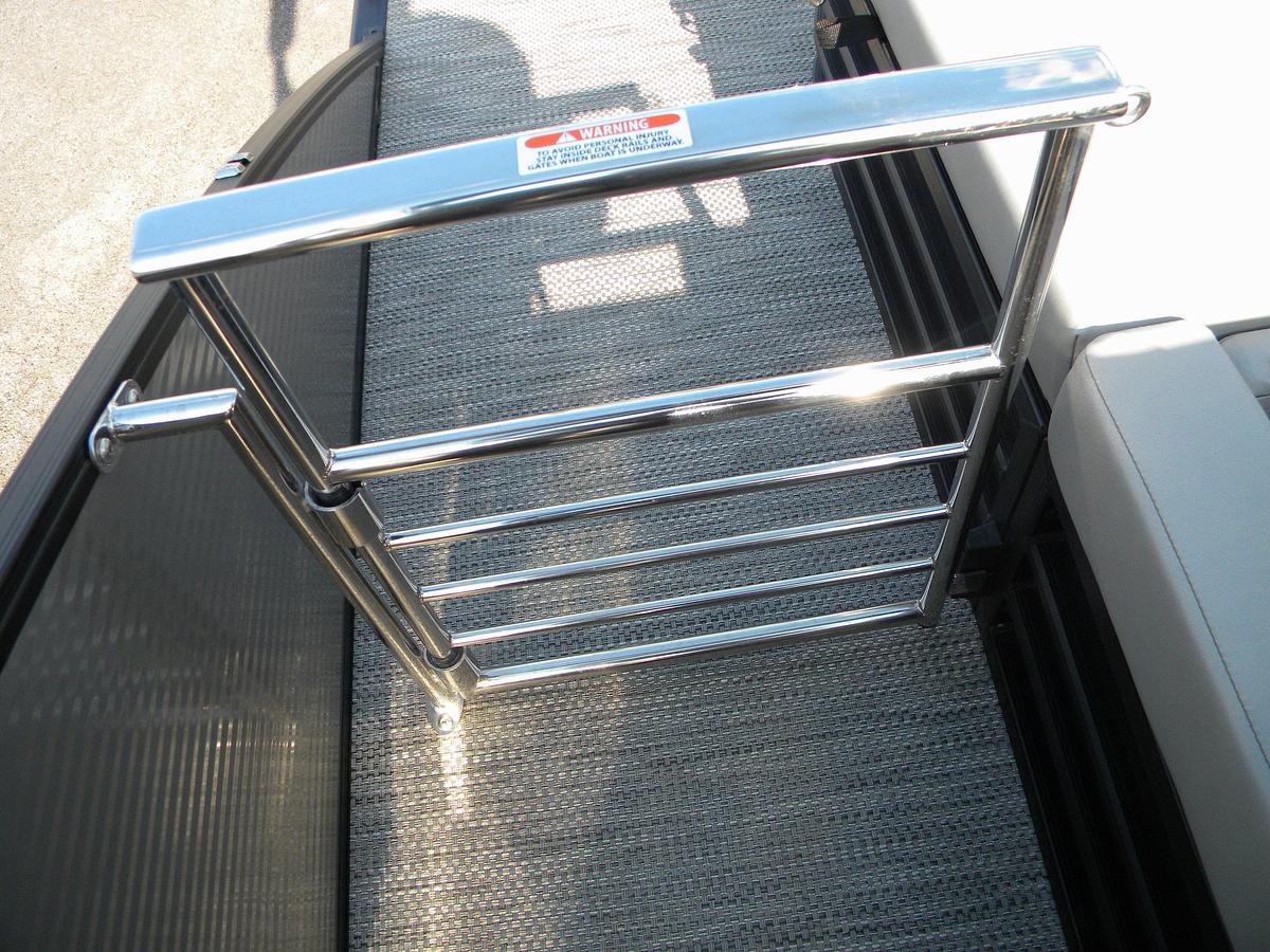 Used 2022 Bennington 22LXSB