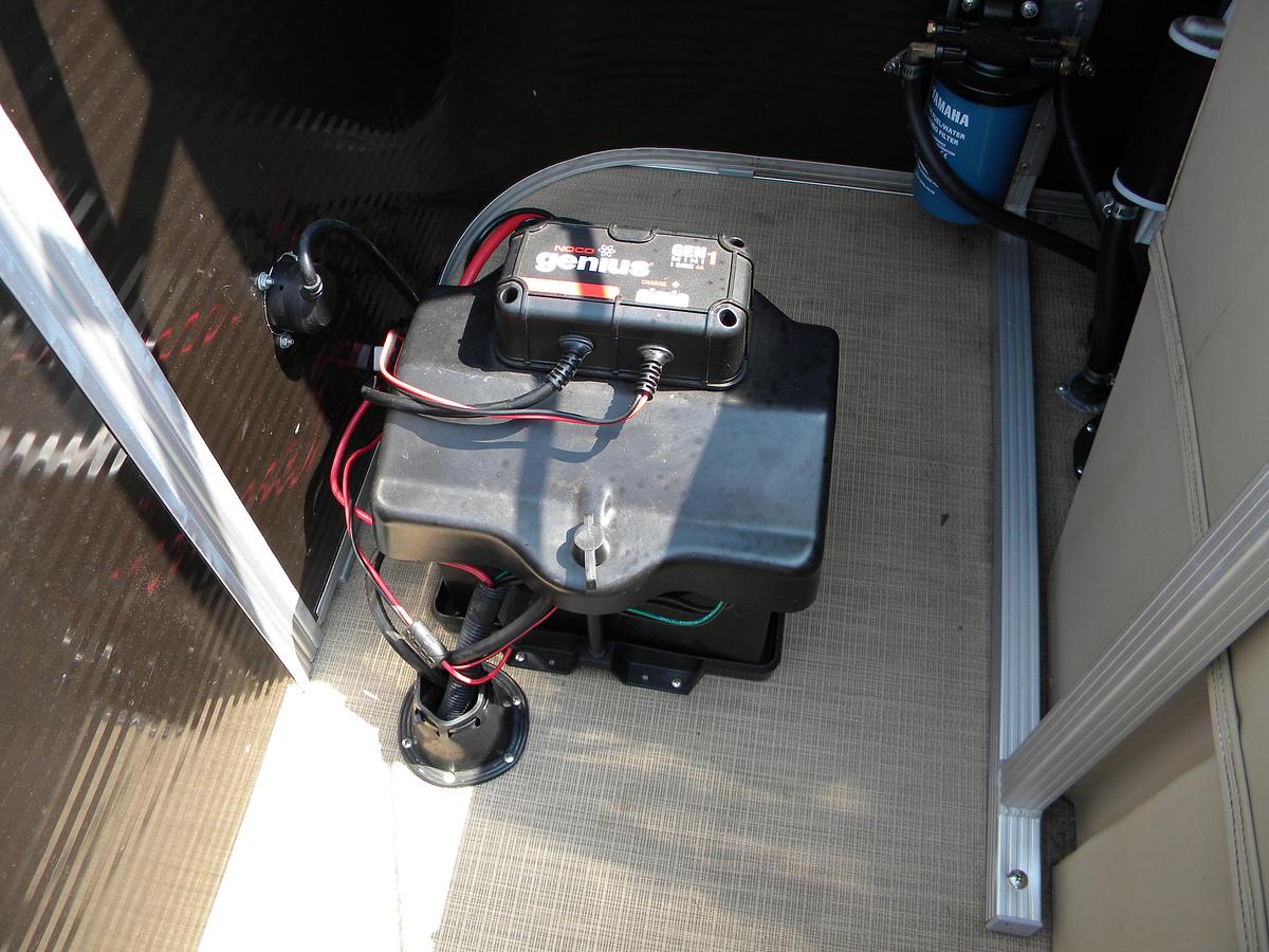 Used 2017 BENNINGTON 21SXL