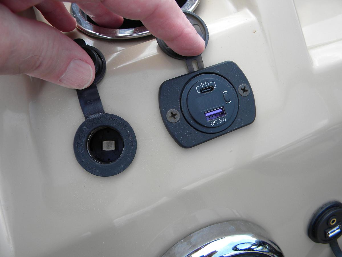 Used 2017 BENNINGTON 21SXL