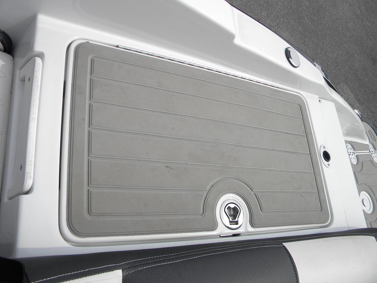 Used 2019 CROWNLINE 215 SS