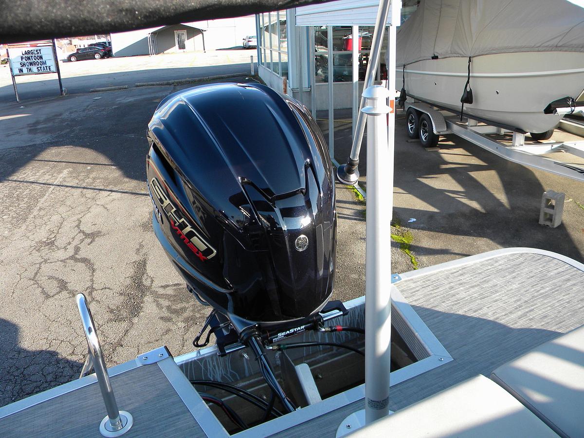 Used 2023 Bennington 23LTSB BOW RIDER