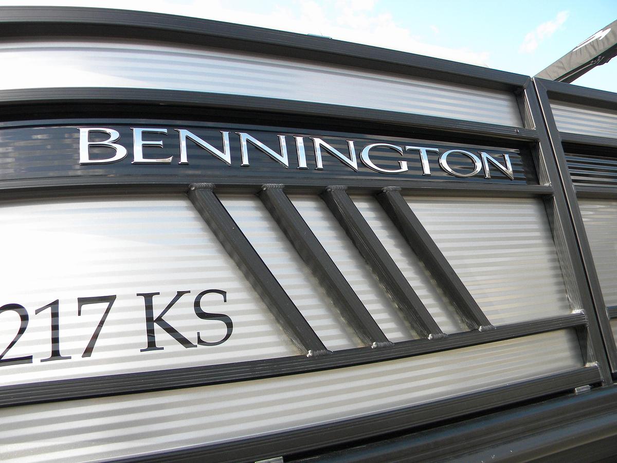 Used 2022 Bennington 22LXSB