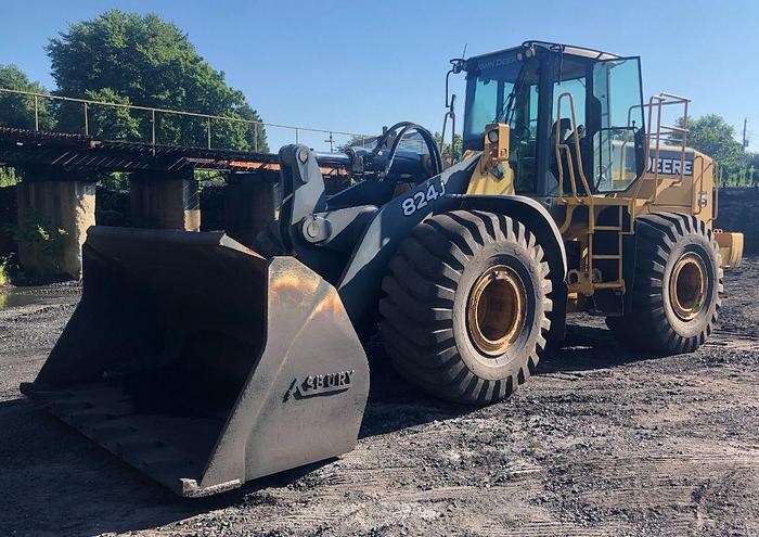 Used 2006 DEERE 824J