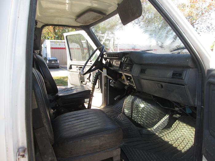 Used 1990 Ford F 900 Tandem Axle Flat Bed Truck