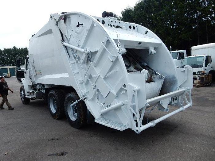 Used 2009 Freightliner M2-106