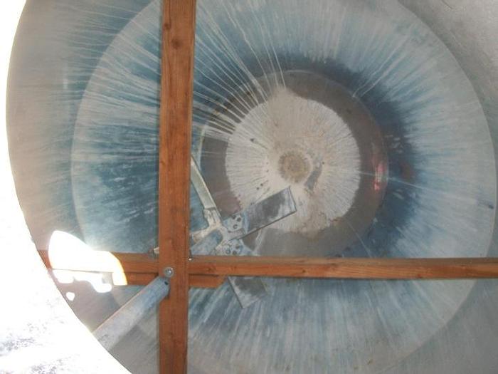 Used Used approximately 800 gallon stainless steel vertical mix tank