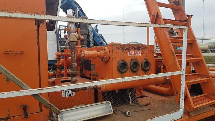 Used 2002 WELCAN 4 Axle Carrier Style Oilfield Pump / Kill Truck