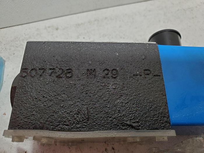 Vickers DG4V-3-2A-M-U-B6-60 Solenoid Hydraulic Valve 120V (BRD1)